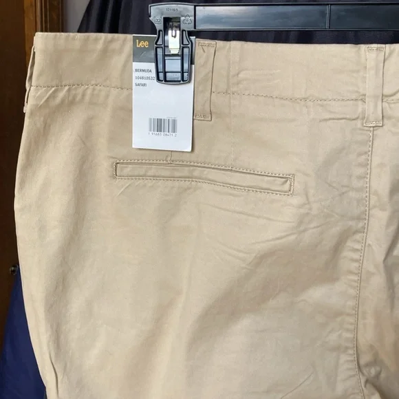 Lee Bermuda short regular fit midrise with 9 in inseam safari tan 24W - Picture 8 of 17